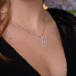 Obrázek č. 4 k produktu: Stříbrný přívěsek Hot Diamonds Lily DP733